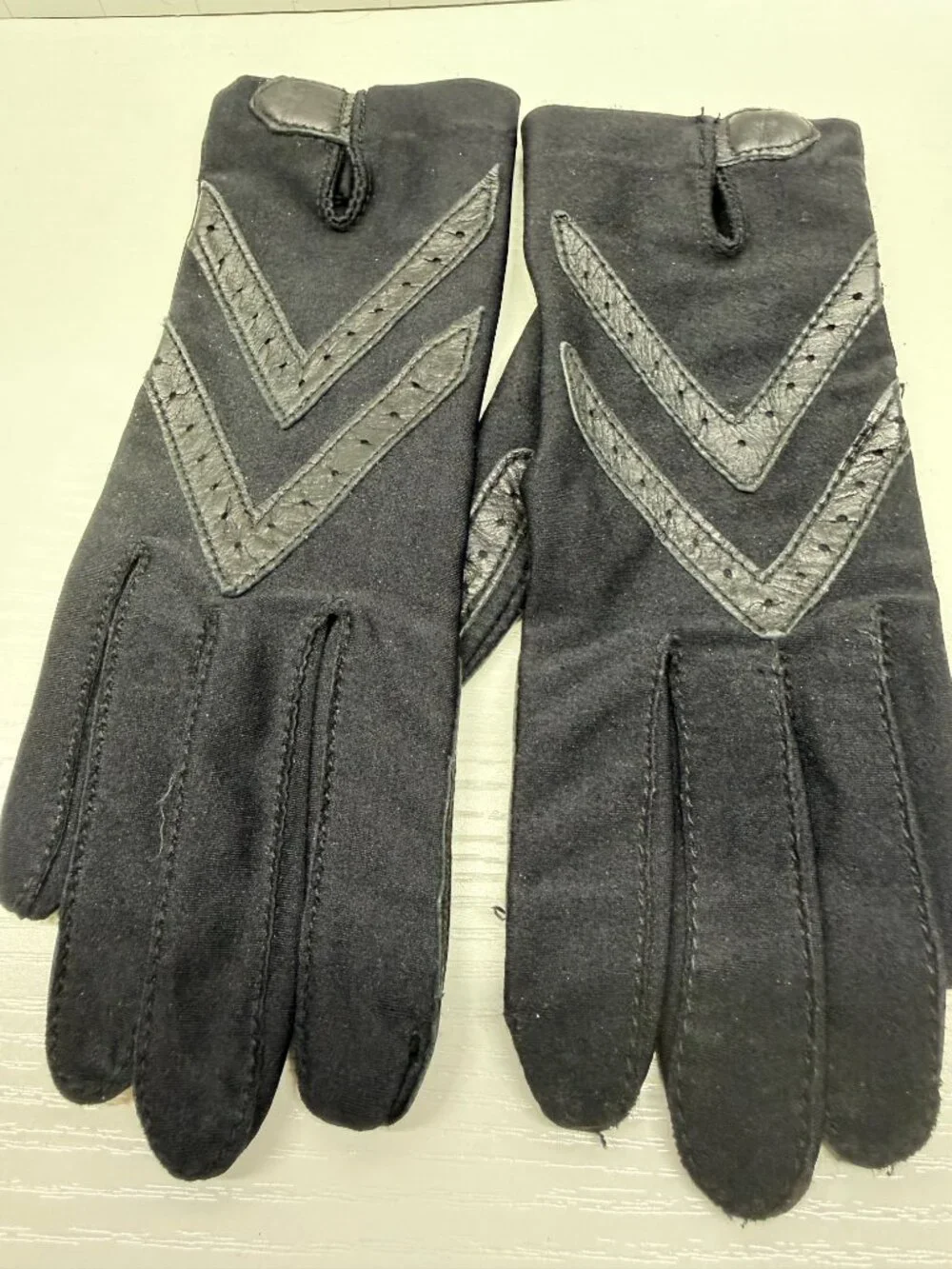 Vintage Isotoner Aris Driving Gloves Nylon Leather Trim Black One Size